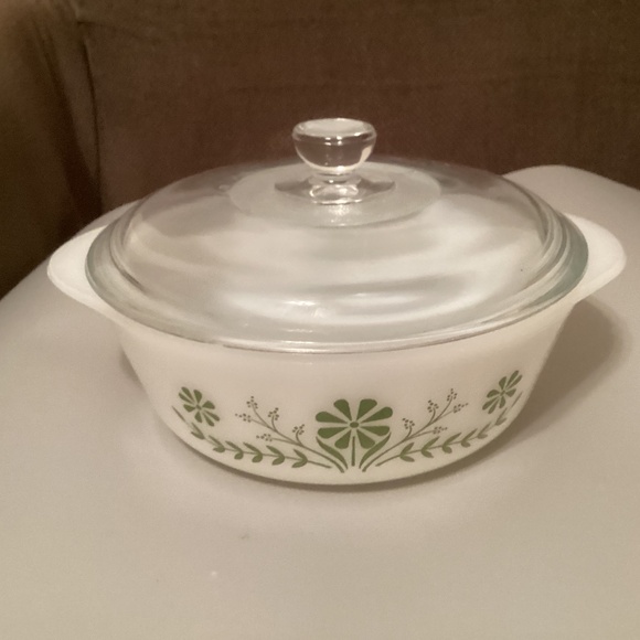Vintage Daisy Casserole - Picture 1 of 7